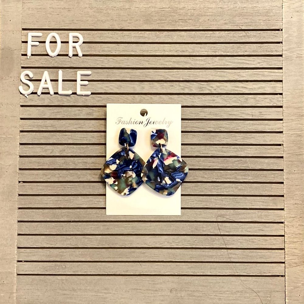 Diamond-Shaped Dangling Resin Earrings